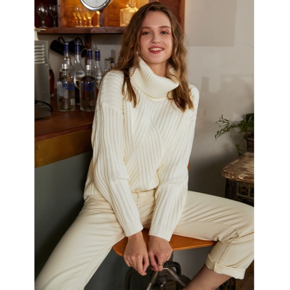 Off White Textured Turtleneck Pullover Sweater - Picture 8 of 14